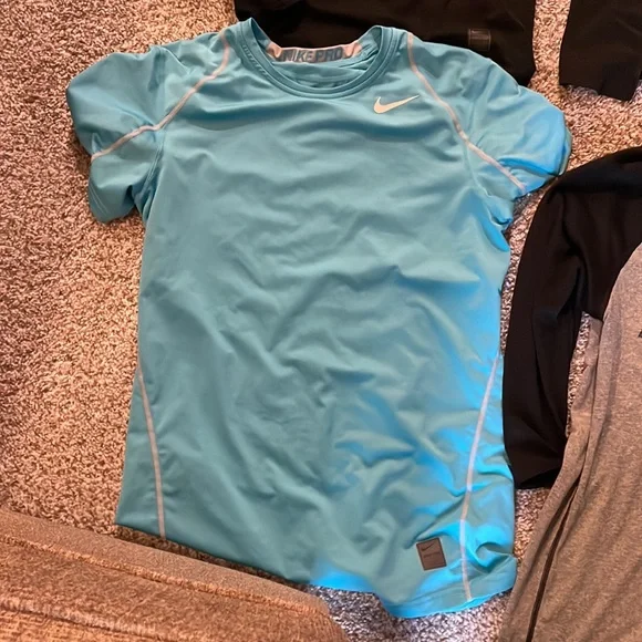 NIKE BUNDLE - Picture 3 of 16